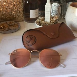Round mirrored Ray-Ban sunglasses!